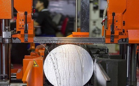 张沟镇立式金属带锯床切削出现跑带故障解决方法！